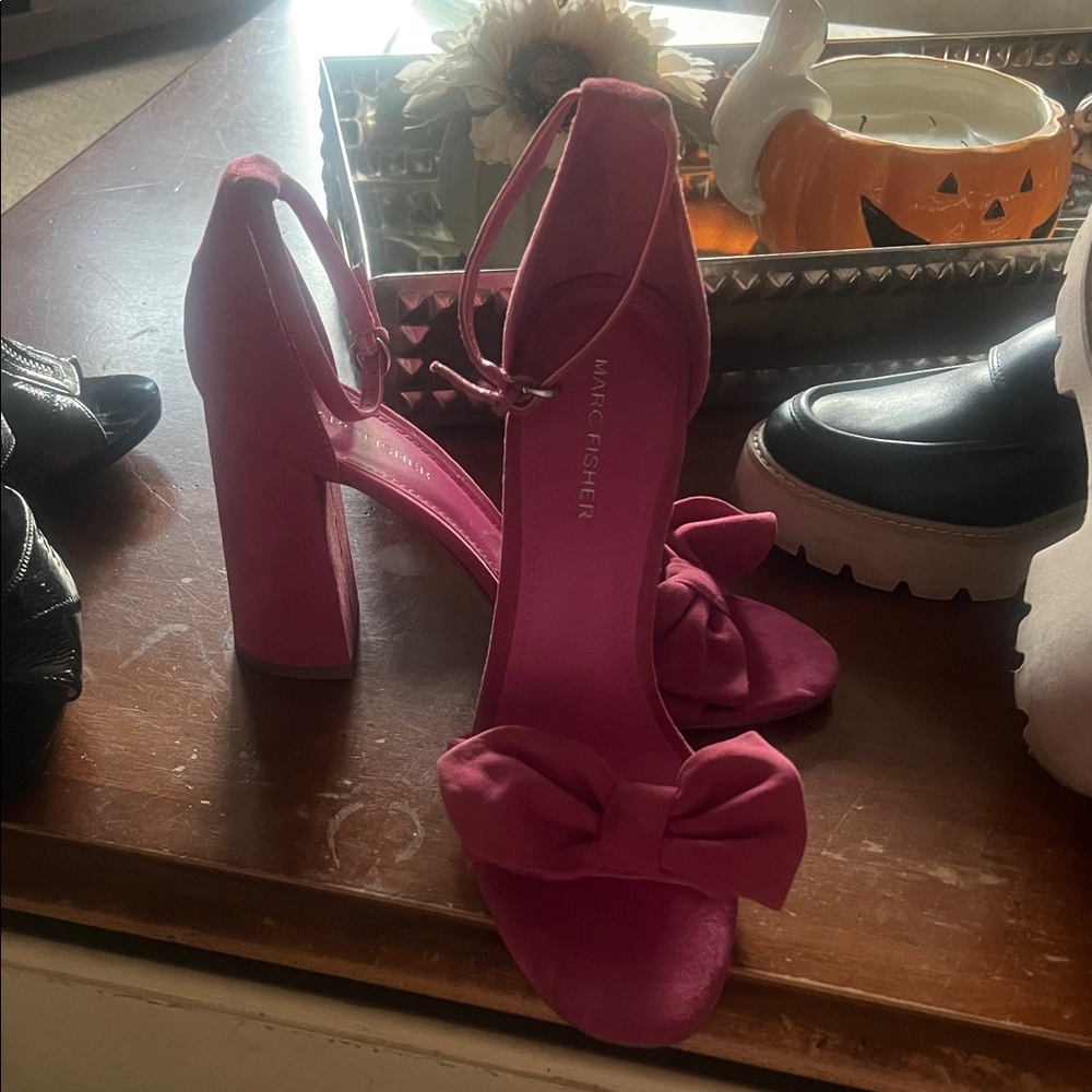 Marc Fisher Pink Bow Heels